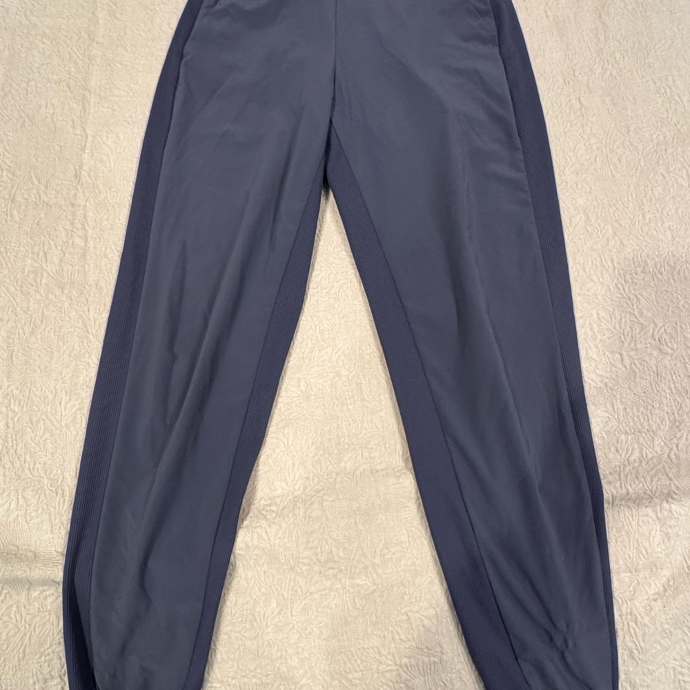 Athleta women’s navy Brooklyn joggers